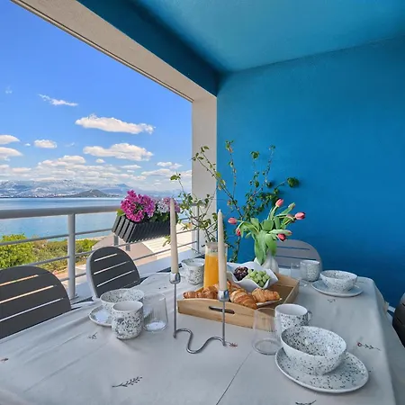 公寓 Vlado's - Beachfront & Rooftop *
